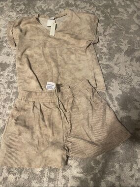 Cozy Ribbed Shorts Set - Beige never worn